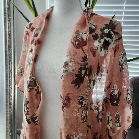Joyfolie Avalon Duster in Neutral Floral. Size Youth Large. New. - Picture 4 of 8